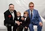 Elton John y su esposo tienen dos hijos, Zachary, quien nació el 25 de diciembre de 2010 y Elias José Daniel del 11 de enero de 2013.