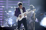 Bruno Mars recordó a Prince con el tema The bird.