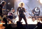 Los errores regresaron a la ceremonia cuando hubo un problema técnico en la colaboración de Lady Gaga y Metallica con Mouth Into Flame.
