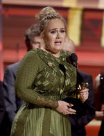 La cantante Adele reconoció la labor de Beyoncé, que competía en las mismas categorías.