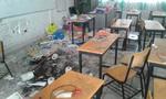 Esta mañana, directivos, maestros y padres de familia realizaron labores de limpieza en las aulas vandalizadas por lo que mañana se reanudan las clases.