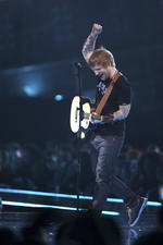 El compositor Ed Sheeran quién se presentó en los Brit Awards compartió escenario el con el músico Stormzy.