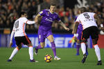 Dos destellos del Valencia en el tramo inicial del encuentro pudieron con el Real Madrid, que controló el balón durante todo el partido.