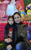 25022017 Cristina De Alba con su hija.