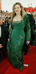 Kate Winslet (1998). El vestido de Kate en esta entrega es muy similar al vestido de Fiona en la película de Shrek. Y aunque en aquella época aún no existía la referencia, la aprobación de su atuendo fue nula.