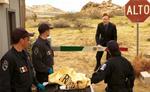 En el programa transmitido se inició con una escena de O'Brien con traje caminando en el desierto hasta un puesto fronterizo vigilado por guardias mexicanos, que le piden su pasaporte.