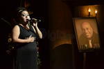 Cantantes como Karyna Luna y Ana Manzanera subieron al escenario para cantar 'Dónde estás corazón' y 'Eres divino', respectivamente.