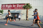 Los corredores pasaron por el Torreón que está siendo desmontado.