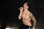 Adam Levine no teme mostrar sus tatuajes en sus conciertos, pues en ocasiones sale al escenario sin camisa o playera.