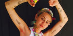 Miley Cirus lleva consigo diminutos tatuajes en su cuerpo.