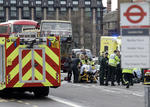 Una persona habría fallecido tras el ataque terrorista registrado este martes en el puente de Westminster, cercano al Parlamento británico, de acuerdo con reportes de medios internacionales, que citan a fuentes de los servicios de emergencia.