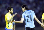 Uruguay comenzó ganando con un gol de penal de su goleador Edinson Cavani,