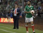 Cumplida la primera media hora de partido, México con ligeras complicaciones logró mantener el favor contra el combinado nacional de Costa Rica, quienes tuvieron aproximaciones de peligro, las cuales fueron despejadas por Guillermo Ochoa.