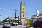 En Leona Vicario y Presidente Carranza se encuentra esta torre de ladrillo, que ha sido vandalizada.