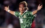 Entre 1984 a 1997, Carlos Hermosillo firmó 35 anotaciones en contra de las porterías rivales de México.