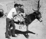 26032017 Chuy Zarzosa Garza, Sandra Mónica Zarzosa Garza y Roberto Zarzosa Míreles, hace algunas décadas, montando a Rocinante en el Rancho El Progreso.
