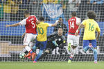 Con un gol monumental de Neymar, la Verdeamerela despachó ayer 3-0 a Paraguay. Y más tarde, con la derrota de Uruguay por 2-1 en su visita a Perú, Brasil aseguró su boleto para la Copa del Mundo de 2018.