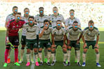 Los jugadores de Santos posan para la fotografía con narices azules, en apoyo a la campaña contra el autismo a nivel nacional.