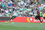 Osvaldo Martínez tuvo un buen partido ayer en el Corona; el mediocampista puso el pase para el gol de los Guerreros.