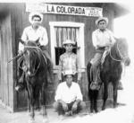 02042017 Jaime Rangel y Juan Nava de la Cruz, trabajadores de la cuadrilla de albañiles #2 FFNM, en 1967, junto con dos amigos en La Estación La Colorada, Zacatecas.