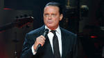 Algunos afirman -con humor- que Luis Miguel sufrió un accidente con sus cejas.