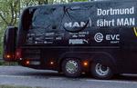 El camión donde viajaba el Borussia Dormunt quedó dañado por la explosión.