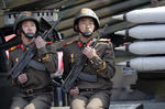 Soldados norcoreanos desfilaron por las calles.