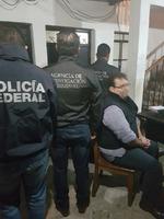 La detención se llevó a cabo como resultado de las investigaciones realizadas por el gobierno de la República en apoyo con la Interpol en Guatemala; país donde Javier Duarte fue localizado en el municipio de Panajachel, departamento de Sololá.