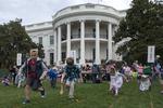 La tradición de invitar a niños a la Casa Blanca el lunes de Pascua la inició el presidente Rutherford B. Hayes después de que el Congreso aprobara una ley que prohibía a los niños jugar en los jardines del Capitolio por temor a que causaran daños.