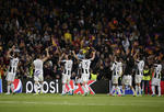Jugadores de la Juventus celebran su pase a semifinales tras eliminar al Barcelona por marcador goblal de 3-0.