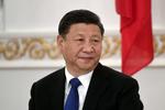 El presidente chino Xi Jinping los acompaña.