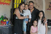 23042017 DIVERTIDA FIESTA.  El pequeño Robby con sus papás, Laura y Oswaldo, y sus hermanas, Emily y Camila.