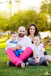 23042017 EN FAMILIA.  Gonzalo Samaniego con su esposa, Mónica Cinco, y sus hijos, Diego y Harry.