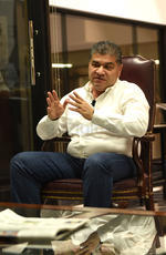 Riquelme Solís también fue cuestionado por sus acciones cuando fue alcalde de Torreón, como el tema del alumbrado público, el Paseo Morelos y demás obras que se realizaron.