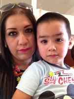 04052017 Alejandra con su hijo, Paquito.