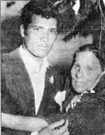 14052017 Chicho con su tía, Victoria Valenzuela de González.