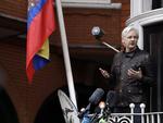 "Me gustaría darle las gracias a Ecuador, a su gente y a su sistema de asilo. Estuvieron a mi lado durante mi reclusión, soportando siempre una presión asfixiante", subrayó Assange.