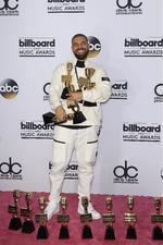 El artista Drake se alzó con galardones como el de mejor artista, mejor álbum de rap (Views), canción más reproducida en plataformas de Internet (One Dance), mejor canción R&B (One Dance) y mejor colaboración R&B (One Dance, junto a WizKid y Kyla, entre otros.
