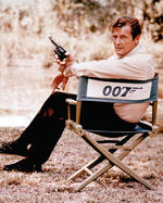 El agente 007 James Bond siempre tendrá algo de Roger Moore, en especial su ironía y desenfado, pues no en vano fue el actor que más veces ha interpretado, hasta ahora, al espía al servicio de Su Majestad británica.