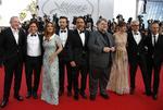 (De izq a der) Los actores argentinos Érica Rivas, Ricardo Darín y Dolores Fonzi posan para los fotógrafos durante la presentación de la película 'La cordillera' en el ámbito del 70º Festival Internacional de Cine de Cannes (Francia).