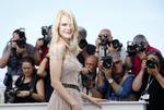 La actriz Nicole Kidman posa durante el pase gráfico de la película 'The Beguiled' que se presenta en la sección oficial del Festival de Cine Internacional de Cannes.