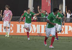 A pesar de la derrota, el encuentro le sirvió a México para que el Chicharito alcanzara la marca de mejor goleador de la selección, con 47 tantos.