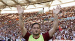 El histórico capitán de la Roma Francesco Totti disputó este domingo el último partido de su vida con el club capitalino.