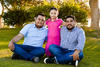 31052017 EN FAMILIA.  Mariana acompañada de su papá, Víctor, y su padrino, Luis Antonio.