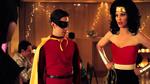 Catalogada como una de las peores películas de la historia, Movie 43 también acogió a la princesa Diana, junto a celebridades como Hugh Jackman o Kate Winslett. El filme derivó en Batman y Robin, interpretados por Jason Sudeikis y Justin Long, haciendo incómodos chistes sobre los genitales de Wonder Woman y Supergirl.