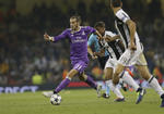 Gareth Bale fue recibido en Cardiff con una ovación luego de entrar por cambio de Karim Benzema.