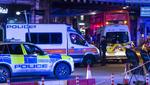 Según testigos, una furgoneta blanca invadió la acera, arrollando a viandantes que caminaban por el puente de Londres, mientras que en el cercano mercado de Borough una persona fue acuchillada.