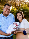 04062017 EN FAMILIA.  Luis Antonio y Karla con su hija, Geraldine.
