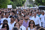 Mientras la gente marchaba gritaban consignas como “Fuera Riquelme y sus lideresas del PRI”, “Fuera los Moreira”, Fuera Riquelme”, “Fuera el PRI”, “Fuera las ratas del PRI en Coahuila”.