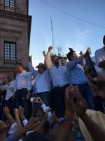 Partieron de la escuela Ateneo Fuente hacia la Plaza de Armas en donde realizaron un mitin acompañados de líderes nacionales como Ricardo Anaya y ademas del gobernador con licencia Moreno Valle.